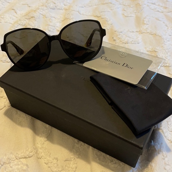 DIOR
Brown Gray Ladies Sunglasses - Picture 1 of 7